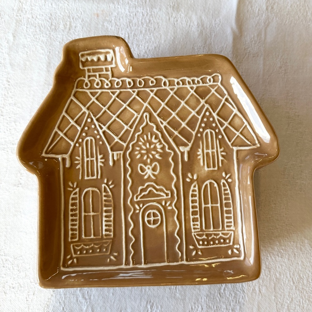 Gingerbread House Ceramic Plates - Brown - Picture 3 of 4